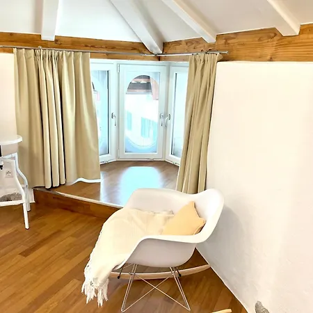 Апартаменты Historic And In The Centre Of