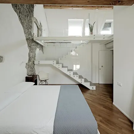 Historic And In The Centre Of بولزانو